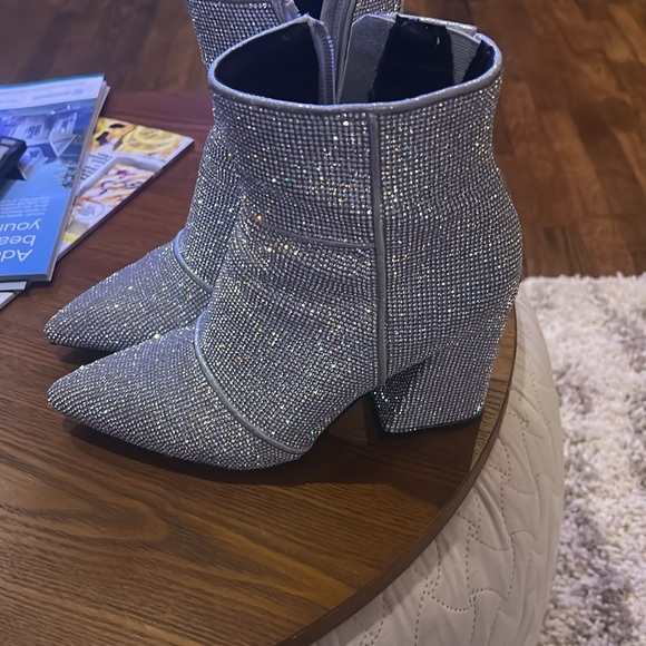 Women’s Boots - Picture 2 of 4